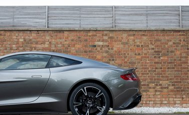 Aston Martin Vanquish S 31