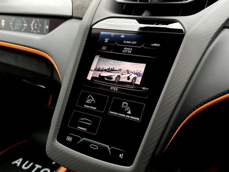 Lamborghini Revuelto V12 77