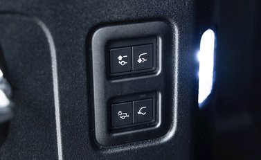 Land Rover Defender 110 V8 32