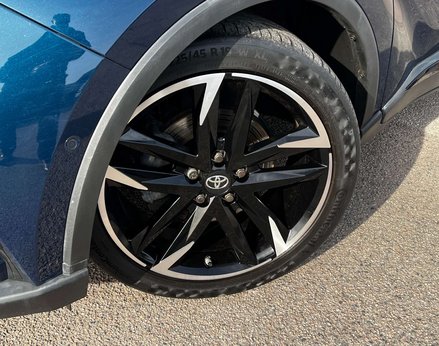 Toyota C-HR 1.8 C-HR GR Sport HEV CVT 5dr 3