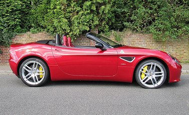 Alfa Romeo 8C Spider 2