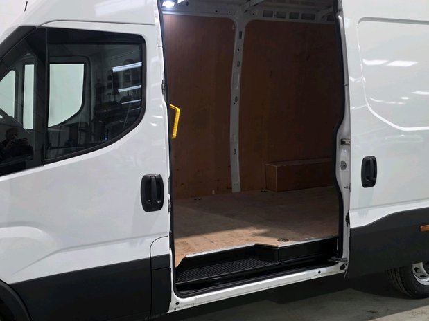 Iveco Daily Daily 35S14A8V H2 2.3 BUISNESS Van 3520L WB Hi-Matic 12