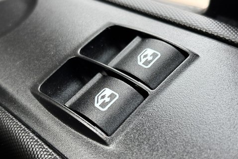 Iveco Daily 70C18V Welfare Unit - Tail Lift / Toilet / 7 Seats / Air Con 40