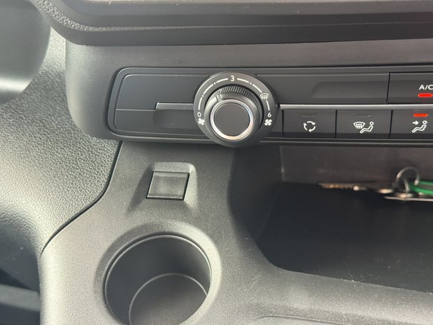 Peugeot e-Partner AUTO 50Kwh [SOLD KH] SWB L1H1 LR Professional Premium Plus Air Con Sensors 32