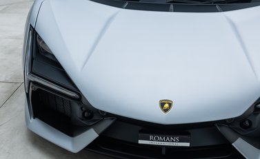 Lamborghini Revuelto 34