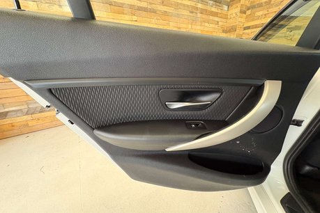 BMW 3 Series 2.0 320d ED BluePerformance EfficientDynamics Business Touring 5dr Diesel A 67