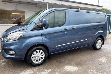 Ford Transit Custom 300 L2 170 ps Limited Panel Van - Power Invertor