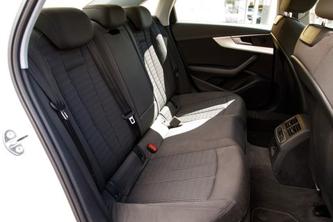 Audi A4 TFSI SE 36