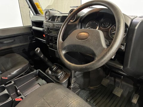 Land Rover Defender 2.4 TDCi Hard Top SUV 4WD SWB Euro 4 3dr 3