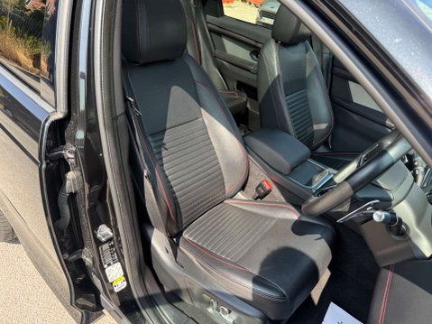 Land Rover Discovery Sport 2.0 Discovery Sport R-Dynamic SE D MHEV Auto 4WD 5dr 31
