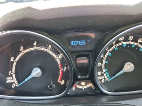 Ford Fiesta ZETEC Full Service Record Just had New Cambelt Water Pump 4 Tyres New MOT 32