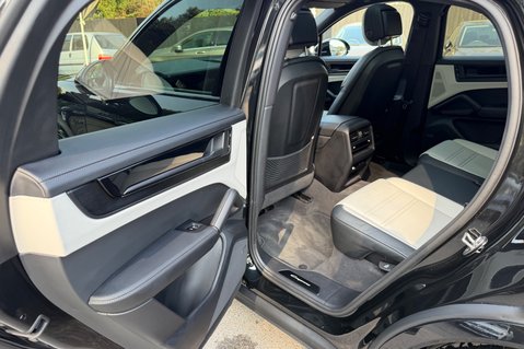 Porsche Cayenne V6 E-HYBRID BLACK EDITION -MATRIX LEDS -360 CAMS -WHITE LEATHER INTERIOR 34