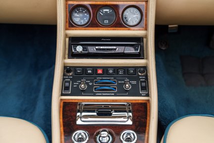 Rolls-Royce Corniche IV 23