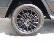 Mercedes-Benz G Series 2109 G 350 D 4MATIC AMG LINE PREMIUM MATT BLACK WRAPP 12