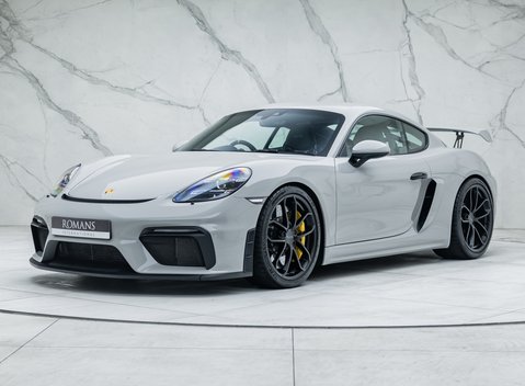 Porsche Cayman GT4 718 1