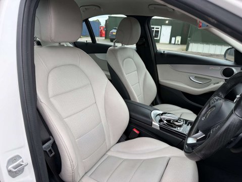 Mercedes-Benz C Class 2.0 C200 Sport Auto 4dr 27