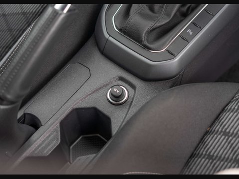Volkswagen Polo 1.0 Polo R-Line TSI Semi-Auto 5dr 40