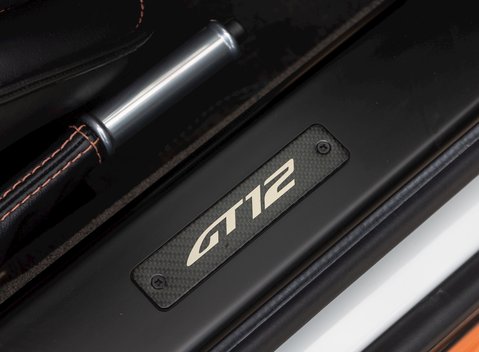 Aston Martin Vantage GT12 19