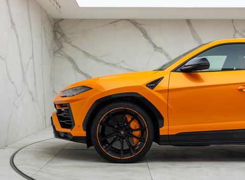 Lamborghini Urus Pearl Capsule 33