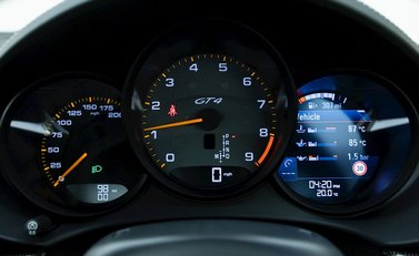 Porsche 718 Cayman GT4 14