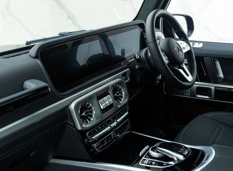 Mercedes-Benz G Class G400d AMG LINE PREMIUM PLUS 17