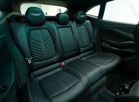 Aston Martin DBX 707 13