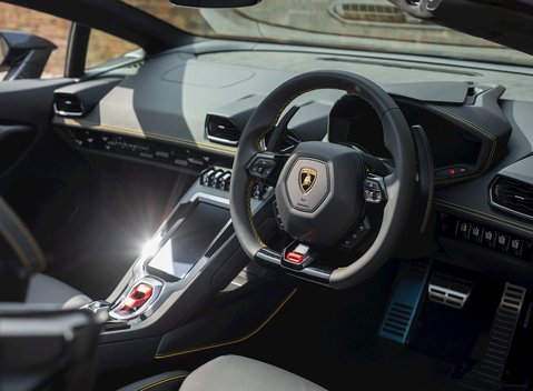 Lamborghini Huracan Spyder LP640-4 EVO 13