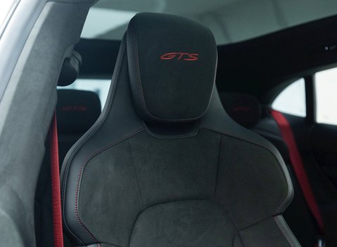 Porsche Taycan GTS Sport Turismo 11