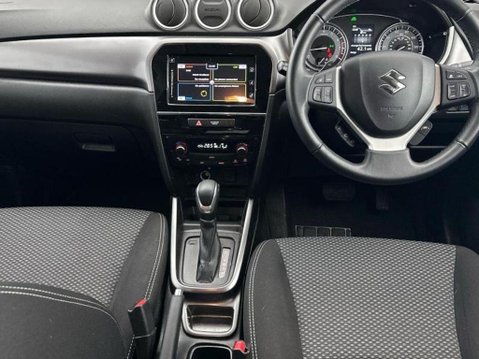 Suzuki Vitara SZ-T MHEV 3