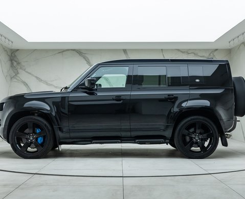 Land Rover Defender 110 V8 Bond Edition