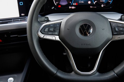 Volkswagen Golf LIFE TSI 18