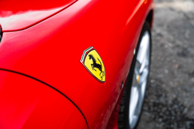 Ferrari Roma WARRANTY. PASSENGER DISPLAY. CARBON STEERING WHEEL. MAGNERIDE SUSPENSION. 3