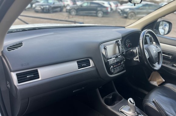 Mitsubishi Outlander PHEV 2.0h 12kWh GX4h CVT 4WD AUTO 27