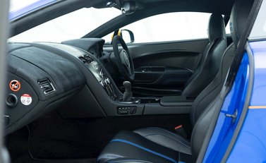 Aston Martin Vantage GT8 12