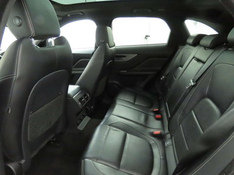 Jaguar F-Pace 2.0 D180 Chequered Flag SUV 5dr Diesel Auto AWD Euro 6 (s/s) (180 ps) 7