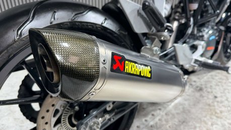KTM Duke 2016 INCREDIBLY CLEAN LONG MOT ONLY 1K AKRAPOVIC 10