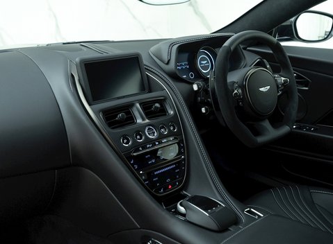 Aston Martin DB11 V8 Shadow Edition 14