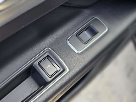 Jaguar XF 2.0d Portfolio Saloon 4dr Diesel Auto Euro 6 (s/s) (163 ps) 55
