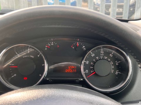 Peugeot 3008 1.6 3008 Active HDi 5dr 30