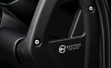 Land Rover Defender 110 V8 Bond Edition 21