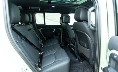 Land Rover Defender 110 75th Anniversary P400e 13