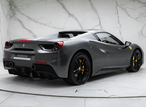Ferrari 488 SPIDER 8