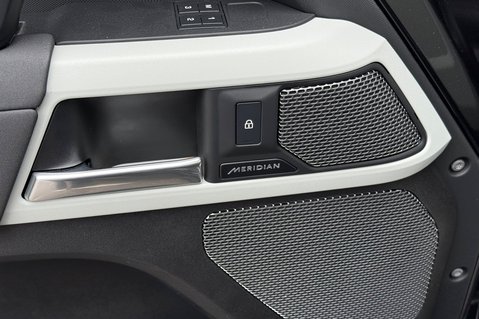 Land Rover Defender 110 110 XS EDITION D250 3.0 LITRE MHEV - BLACK PACK -SIDE STEPS -PAN ROOF  26