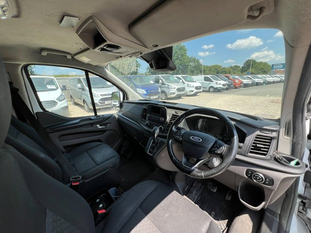 Ford Transit Custom AUTO SWB L1H1 Low Roof Trend Air Con Sensors Tow Bar EURO 6 NO VAT 34