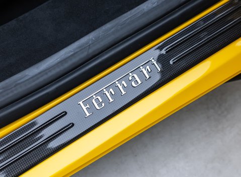 Ferrari F8 SPIDER 33