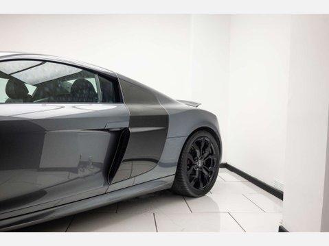 Audi R8 5.2 R8 Quattro V10 Semi-Auto 4WD 2dr 54