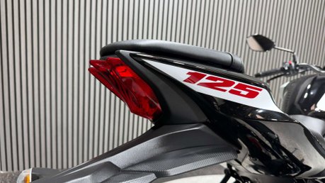 Suzuki GSX-S GSX 125 S 2024 ONLY 1K STUNNING 15BHP LEARNER 125CC SPORT 11