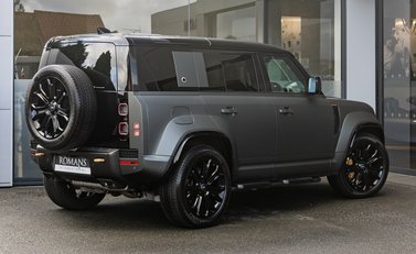 Land Rover Defender 110 OCTA EDITION ONE 4
