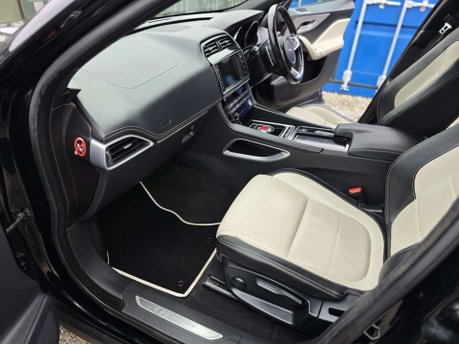Jaguar F-Pace 2.0 D180 R-Sport SUV 5dr Diesel Auto AWD Euro 6 (s/s) (180 ps) 39