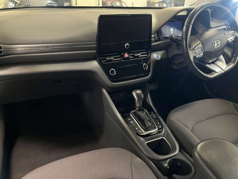 Hyundai IONIQ 1.6 IONIQ First Edition FHEV Semi-Auto 5dr 44